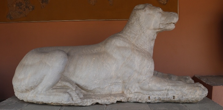 tatue of a molossian hound